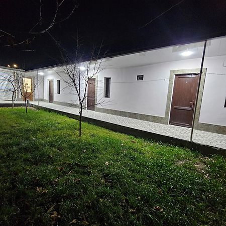 Galstyans Hotels Zvartnots Airport P'arak'ar Екстериор снимка