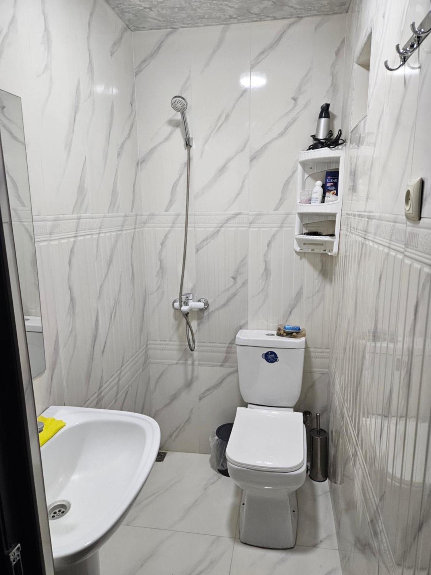 Galstyans Hotels Zvartnots Airport P'arak'ar Екстериор снимка