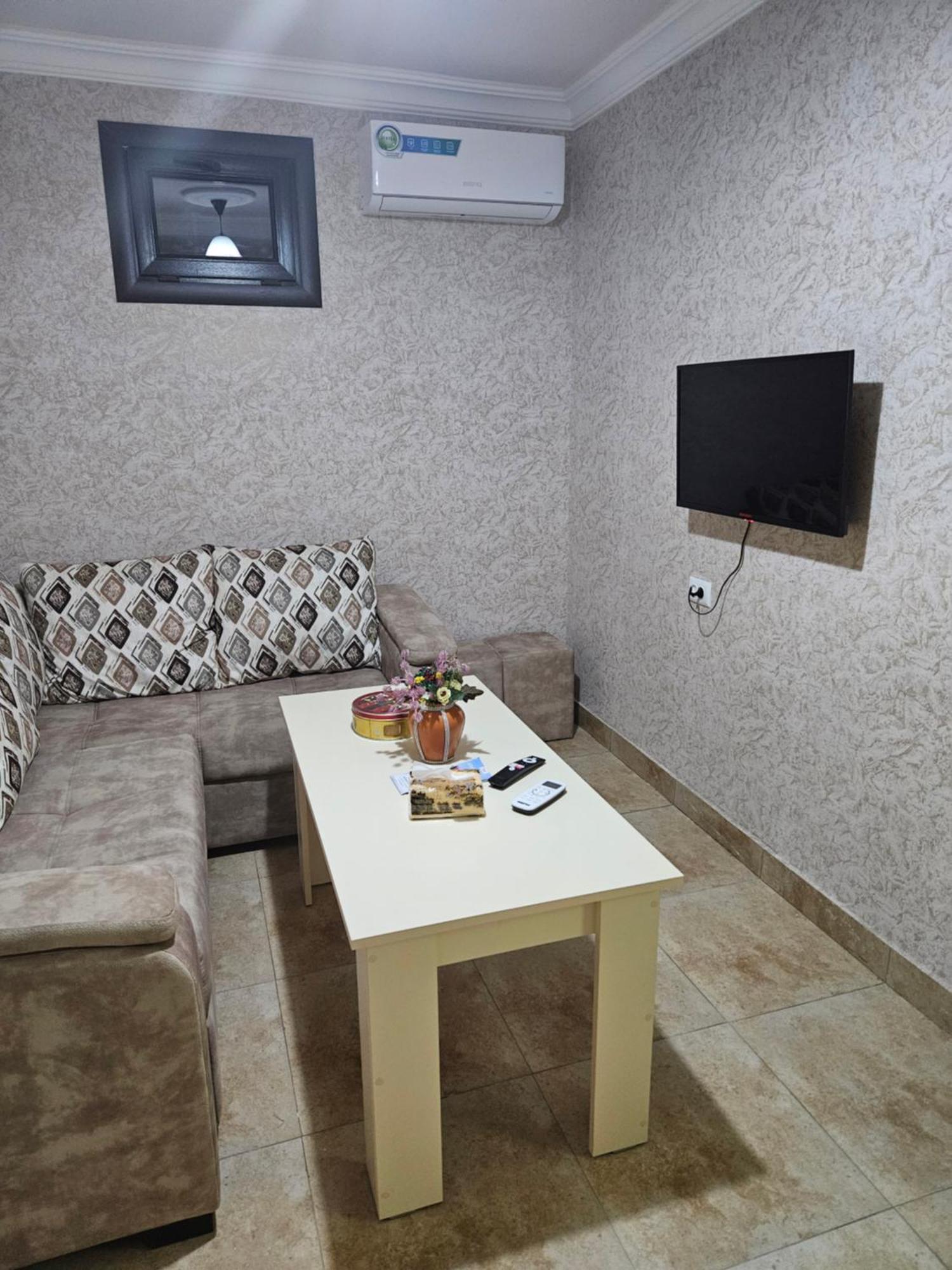 Galstyans Hotels Zvartnots Airport P'arak'ar Екстериор снимка