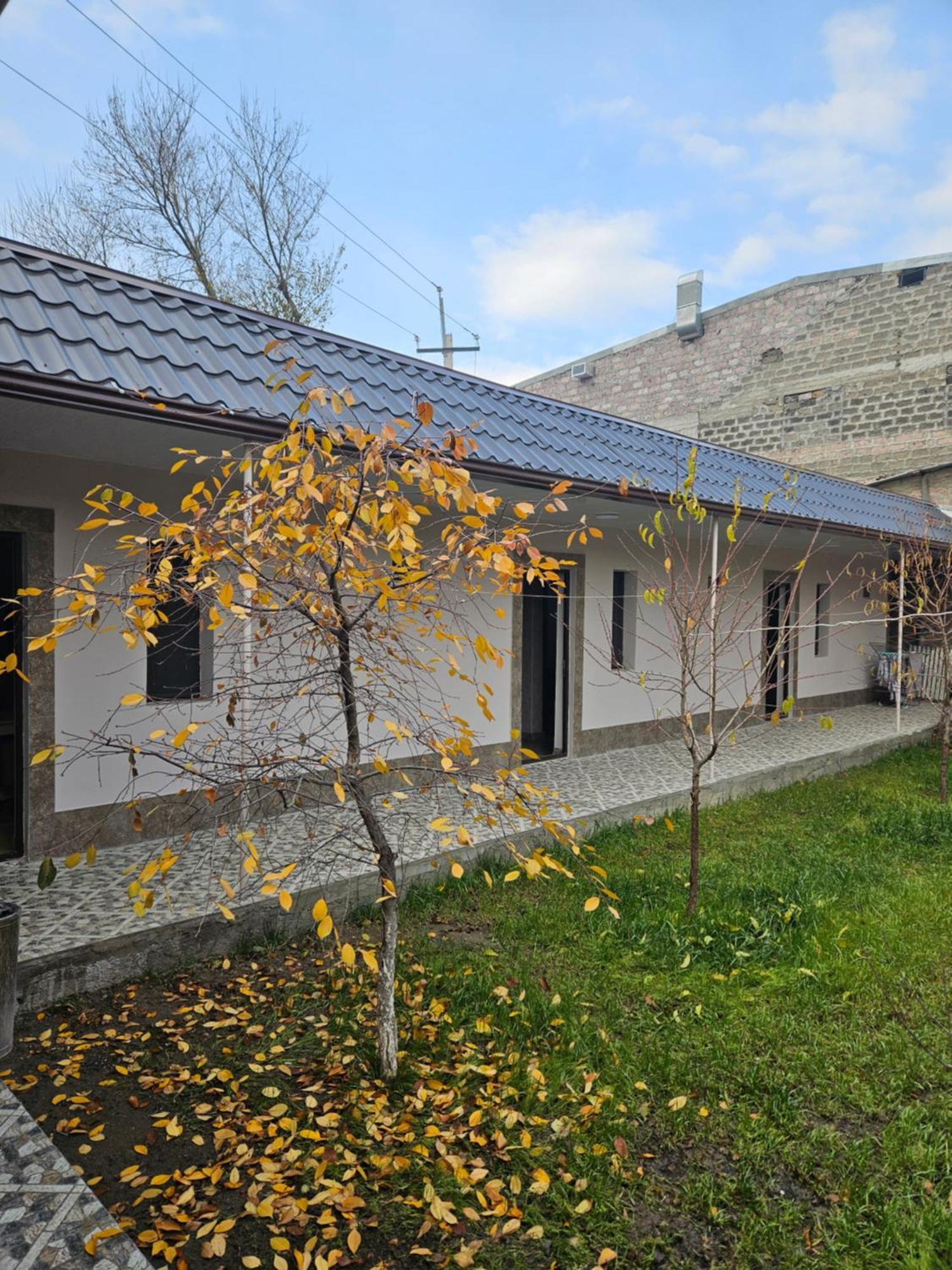 Galstyans Hotels Zvartnots Airport P'arak'ar Екстериор снимка