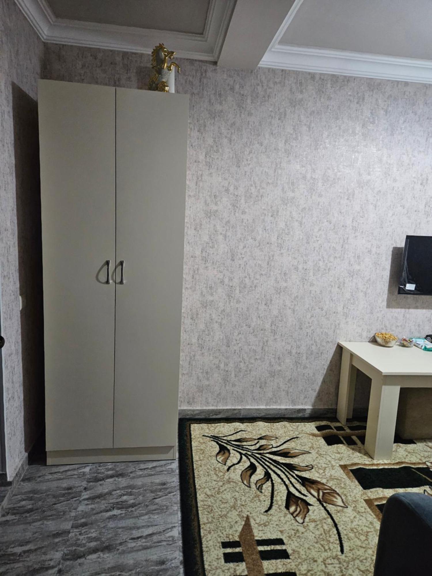 Galstyans Hotels Zvartnots Airport P'arak'ar Екстериор снимка