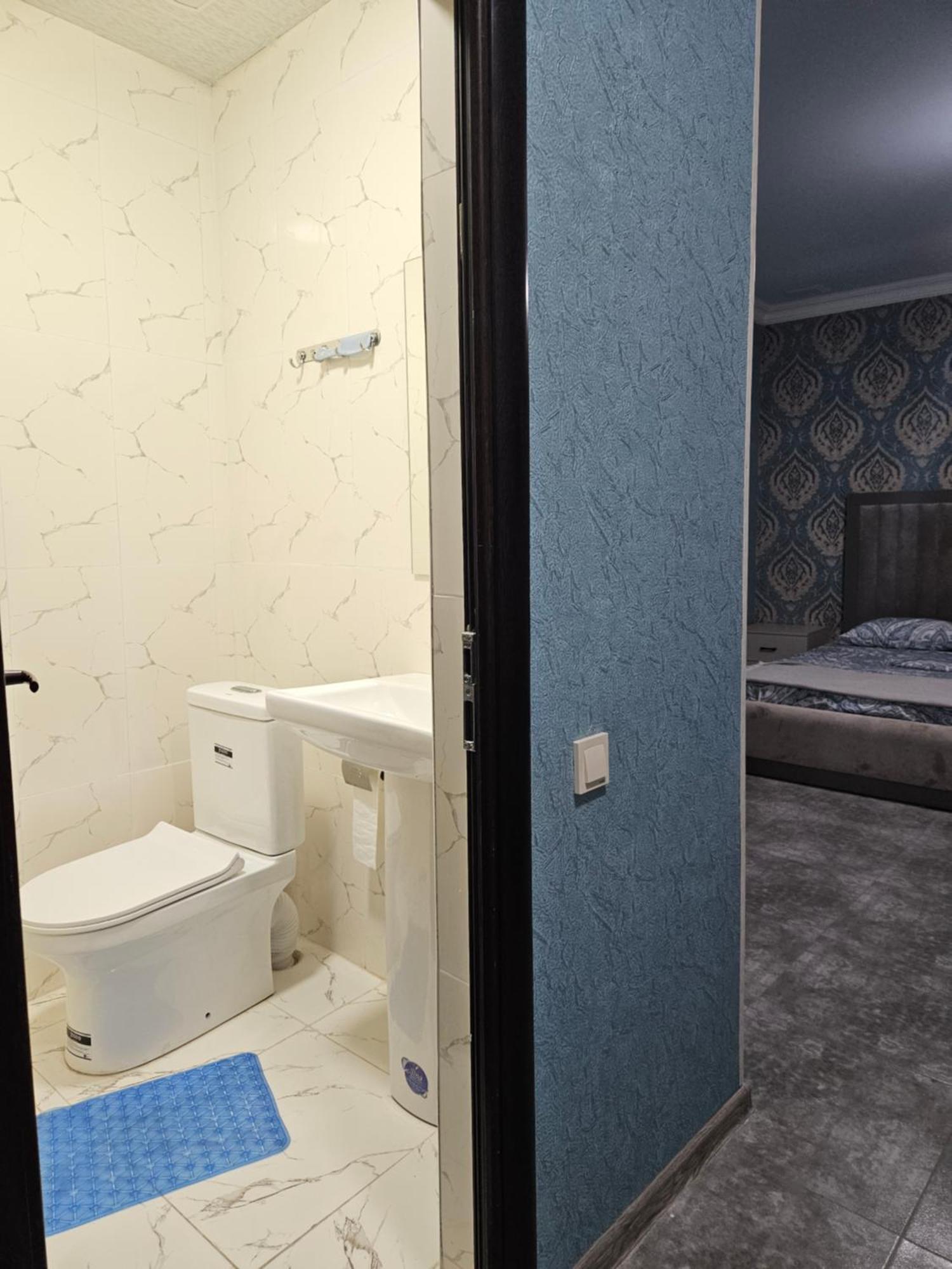 Galstyans Hotels Zvartnots Airport P'arak'ar Екстериор снимка