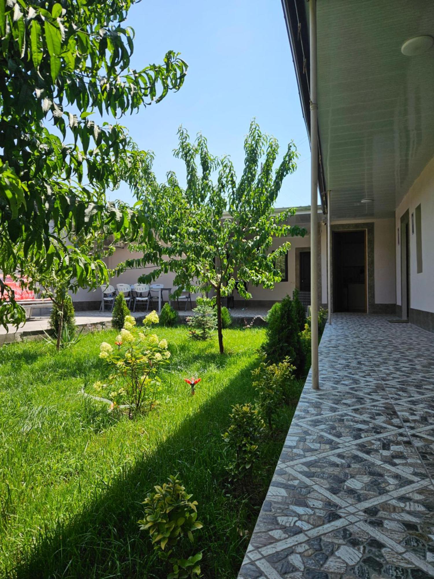 Galstyans Hotels Zvartnots Airport P'arak'ar Екстериор снимка