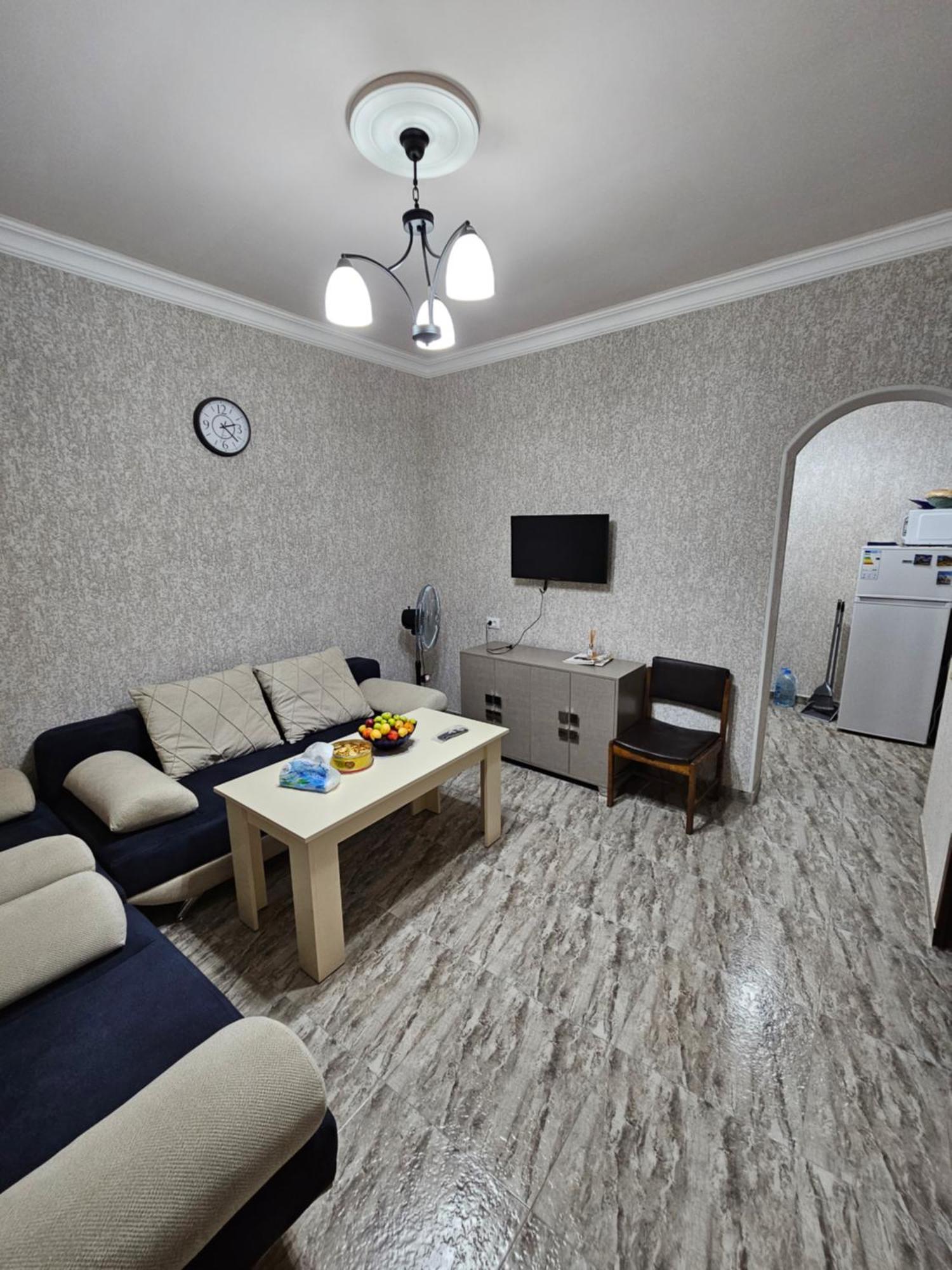 Galstyans Hotels Zvartnots Airport P'arak'ar Екстериор снимка