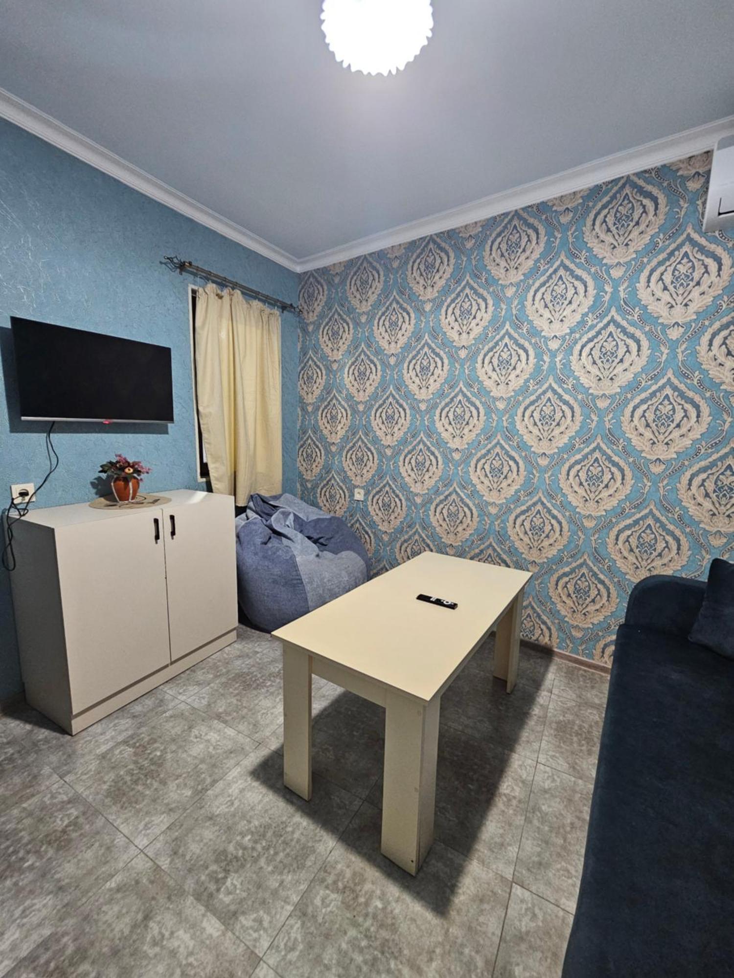 Galstyans Hotels Zvartnots Airport P'arak'ar Екстериор снимка